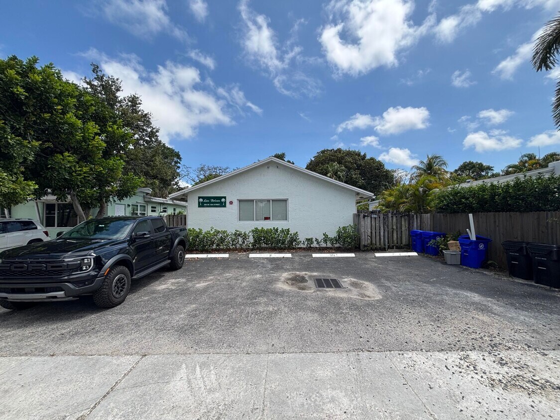 Foto principal - 880 SE 12th St