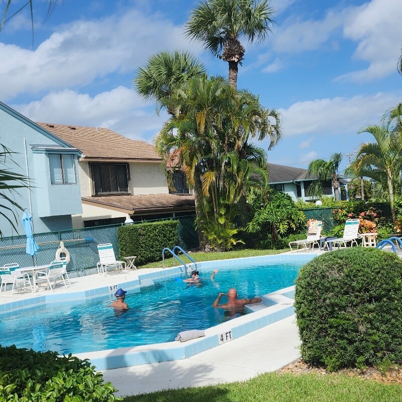 Foto principal - 950 S Kanner Hwy