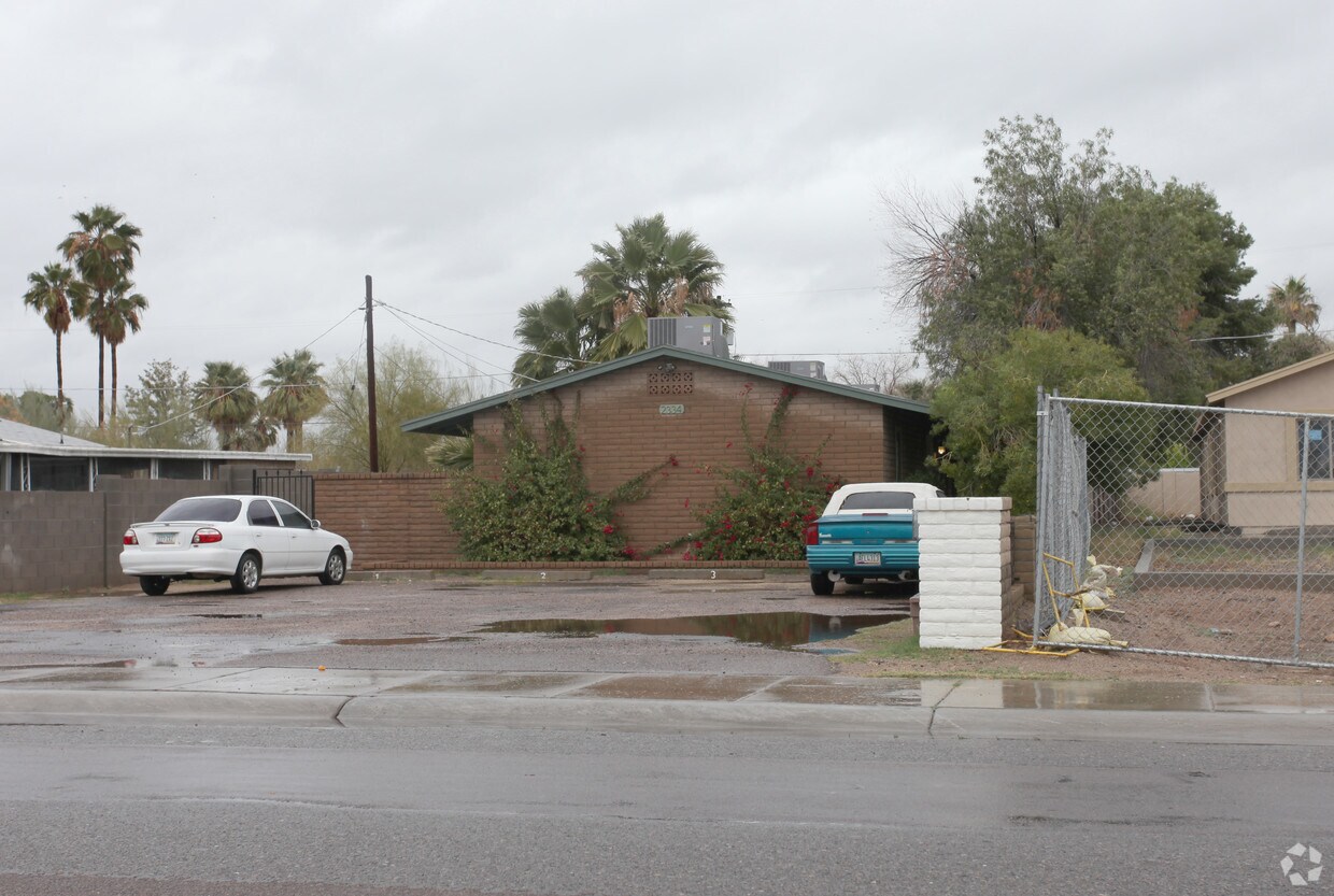 Foto del edificio - 2324 W Orangewood Ave