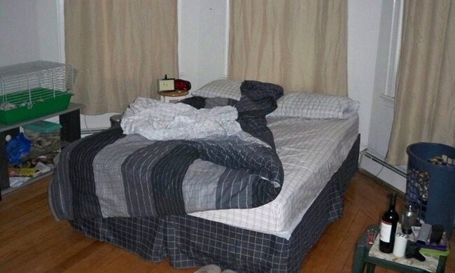 Building Photo - 3 bedroom + 1 1/2 bath Allston on MBTA GL-B