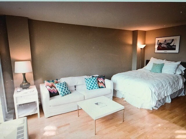 Foto del edificio - 2400 N Lakeview Ave