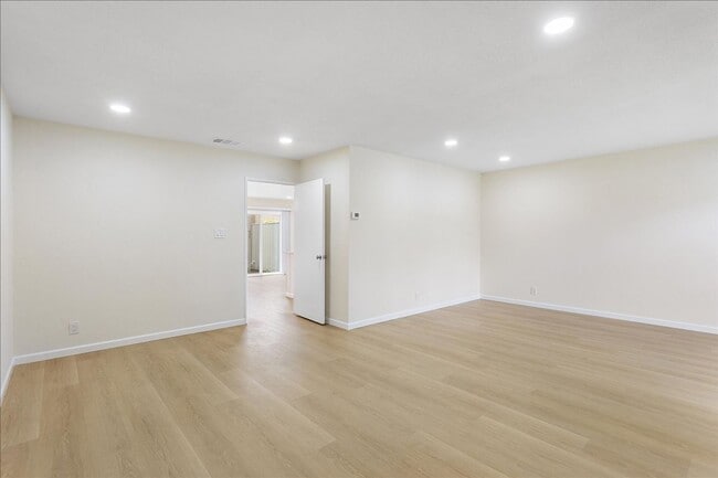 Building Photo - 1007 Tahiti Ln