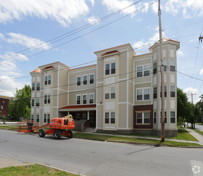 Building Photo - 100 Hobart St