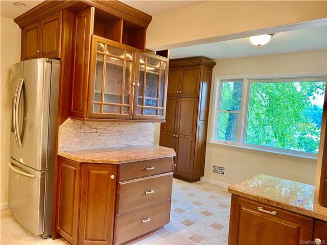 Foto del edificio - 308 Lakes Rd