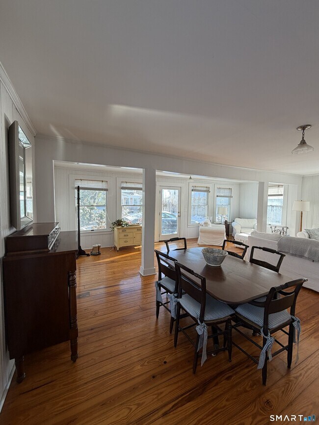 Foto del edificio - 8 Tyler Ave