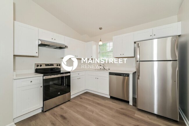 Building Photo - 3 Bedroom Pet-Friendly Home in KNOXVILLE, TN with Main Street Renewal