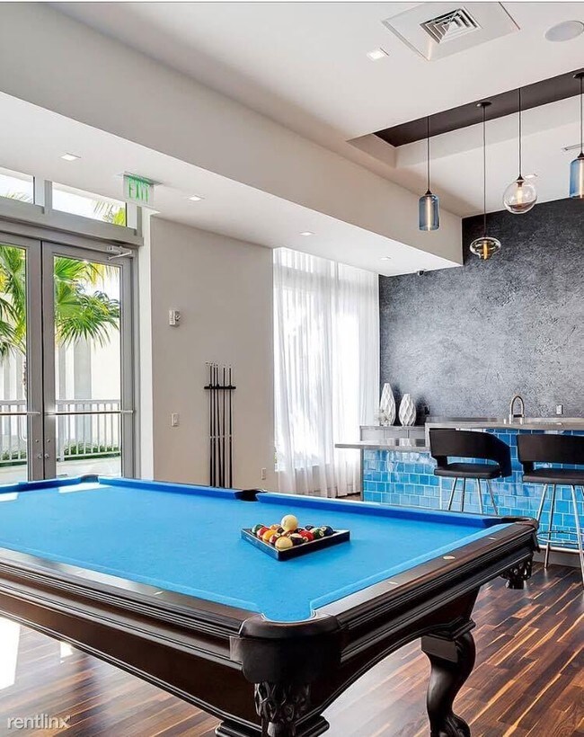 Building Photo - 3252 NE 1st Ave