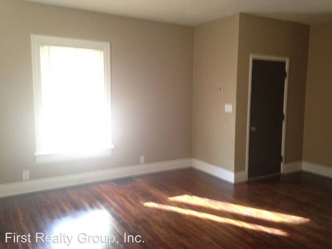 Building Photo - 207 Pleasant Ave