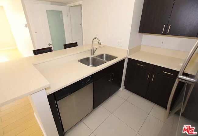Foto del edificio - 4405 Matilija Ave