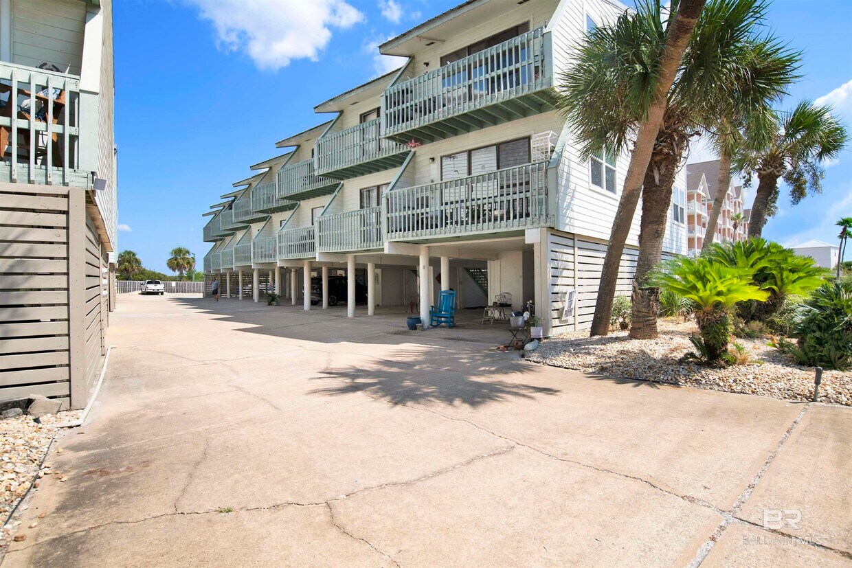 Primary Photo - 554 E Beach Blvd