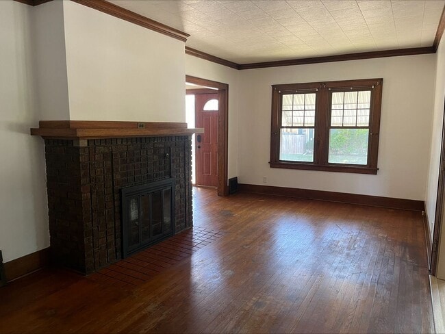 Building Photo - Old-World Charm in the Heart of Moline