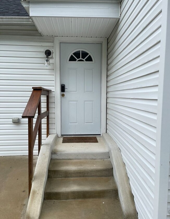 Primary Photo - Spacious 1 Bedroom & den, 1 bath in Brandy...