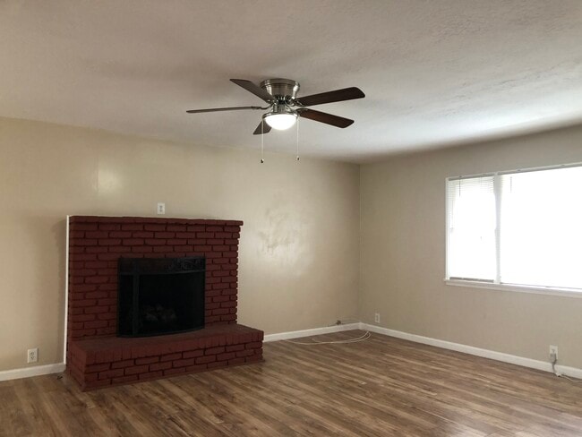 Building Photo - 5818 Pickering Ave