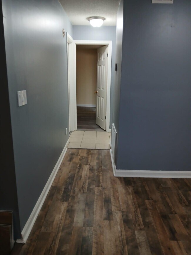 Building Photo - 3575 Oakvale Rd