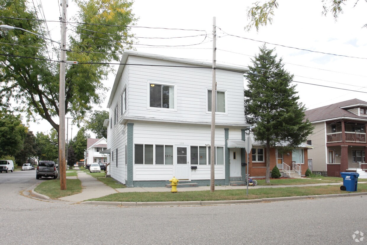 Primary Photo - 1159 Watson St SW
