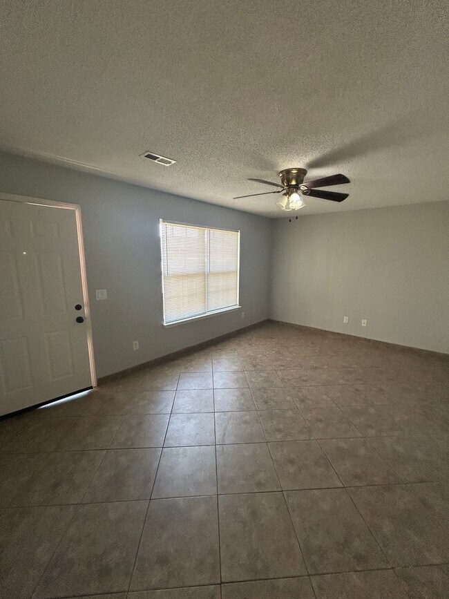 Building Photo - **UC**3501 SW Landau Ct Apt 1 &amp; 2