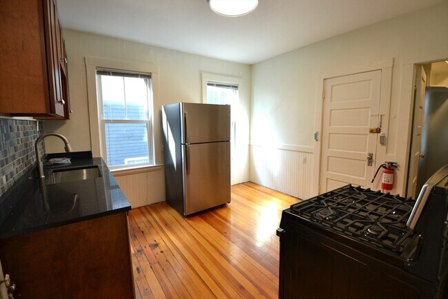 Building Photo - 82 Montebello Rd