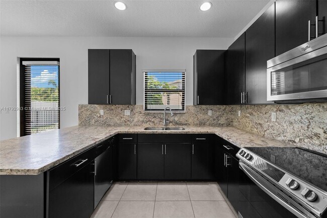 Foto del edificio - 830 NE 191st St