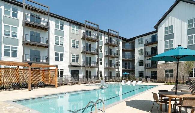 Foto del edificio - 1607 Centennial Park Blvd