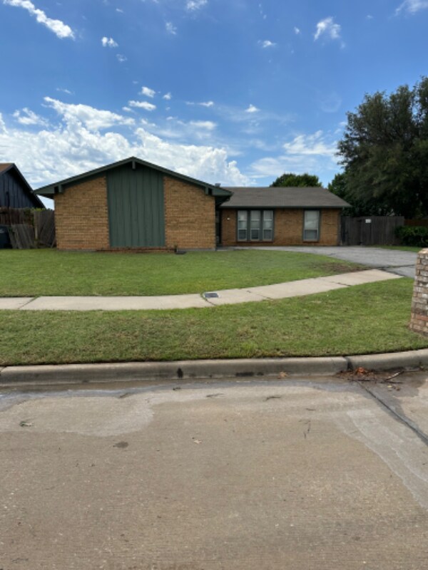 Foto principal - 6711 SW Chaucer Dr