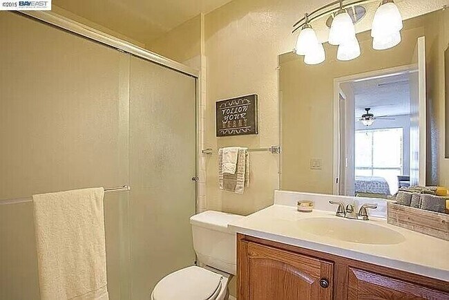 Building Photo - 3374 Country Dr