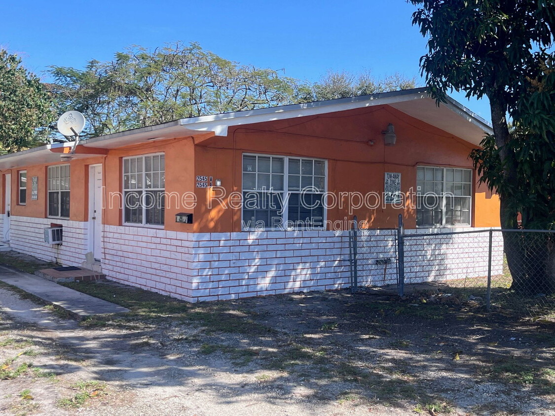 Foto principal - 2541 York St
