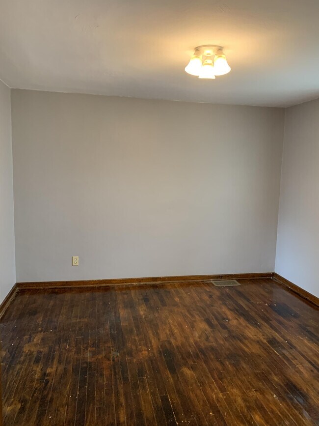 Building Photo - 1233 Oakglen St