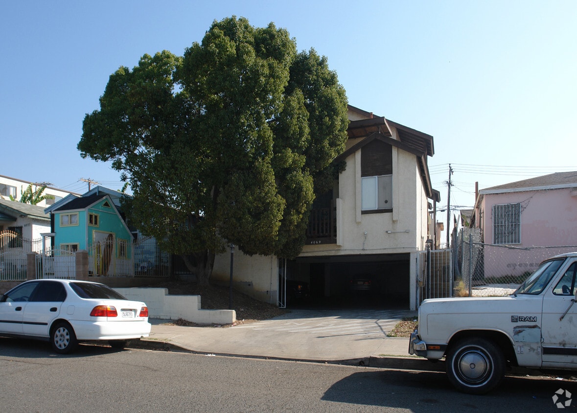 Primary Photo - 4065-4069 N 49th St