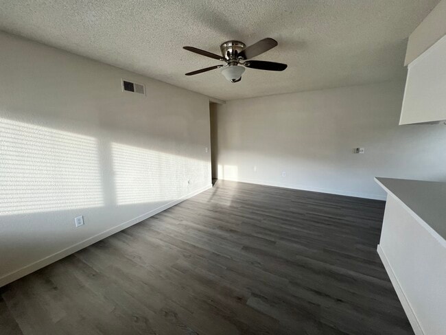 Building Photo - 72615 Edgehill Dr