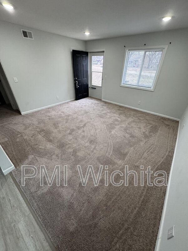 Foto del edificio - 422 W Mahoney Dr