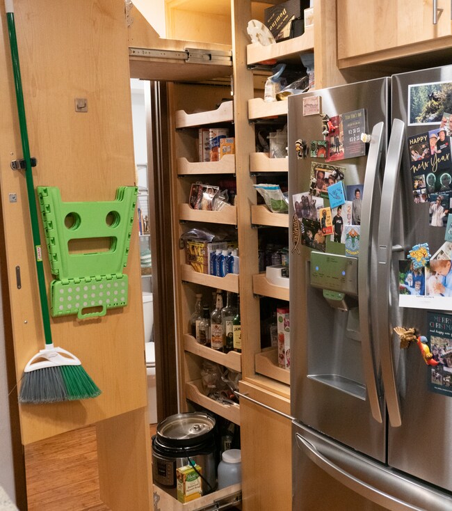Despensa con habitación - 2255 NW 63rd St
