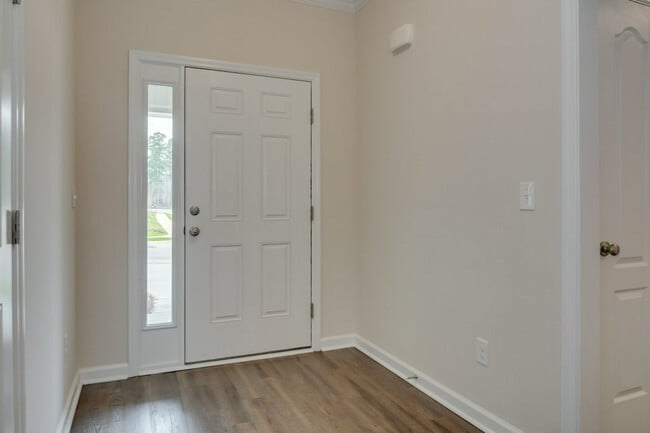 Building Photo - 349 Norwich Dr