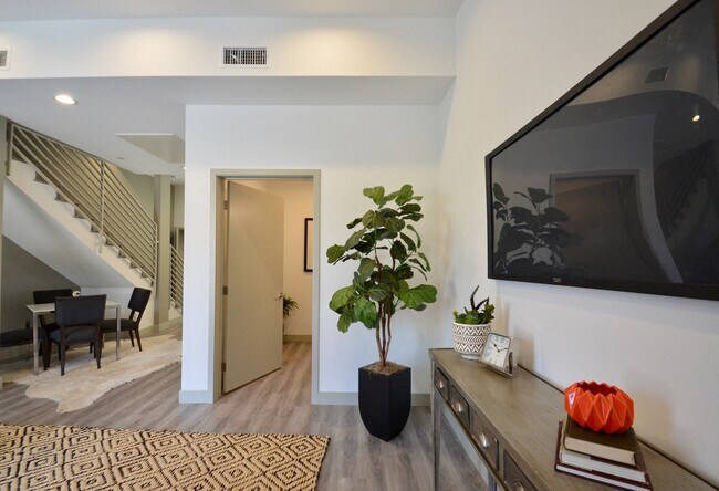 Interior Photo - Lido Apartments - 4025 Grandview