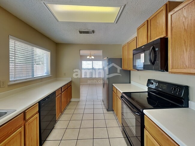 Foto del edificio - 8043 Cantura Mls