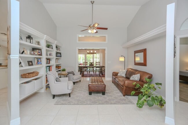 Building Photo - ***NEW PHOTOS COMING SOON***FULLY FURNISHE...