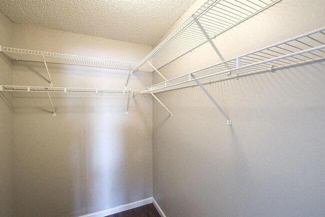 Foto del edificio - 717 Secret Harbor Ln