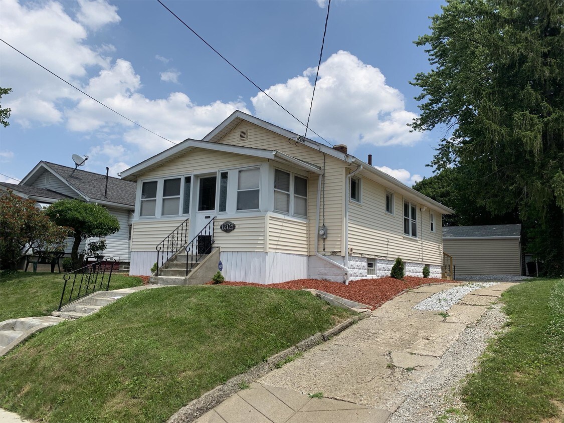Primary Photo - 1205 Neptune Ave