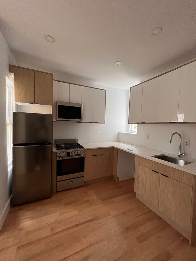 Primary Photo - 151 Williams Ave