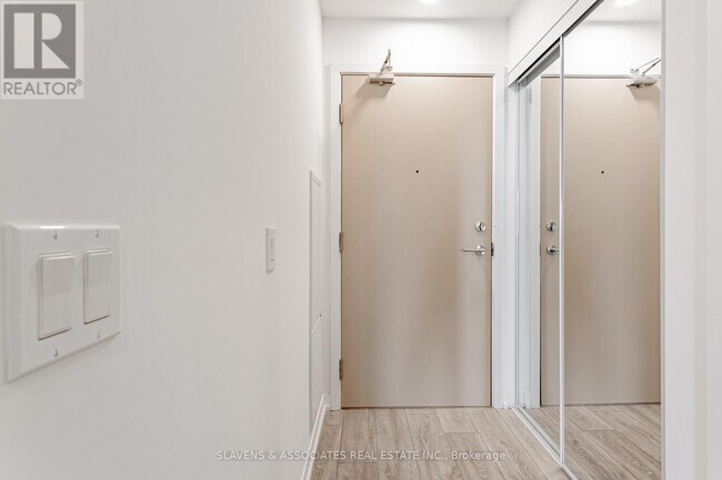 Building Photo - 2020-2020 Bathurst St