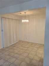 Building Photo - 925 Willow Tree Dr