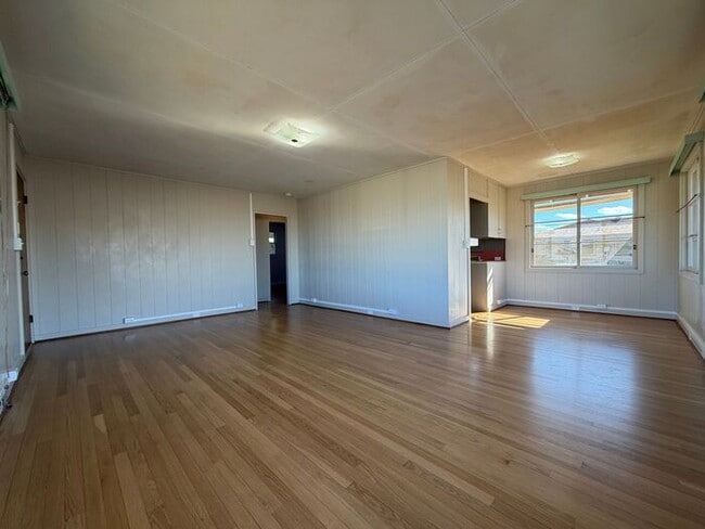 Building Photo - Pearl City: 3 bedroom 1.5 bath single family home with 1 car carport