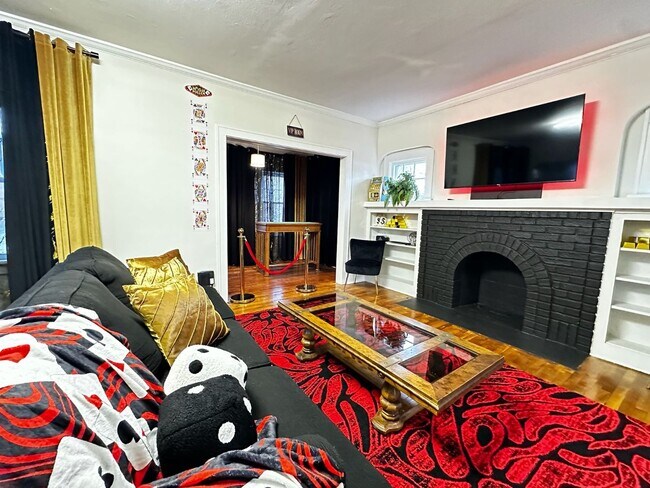 Foto del edificio - Charming Cleveland Heights Home in Prime Location