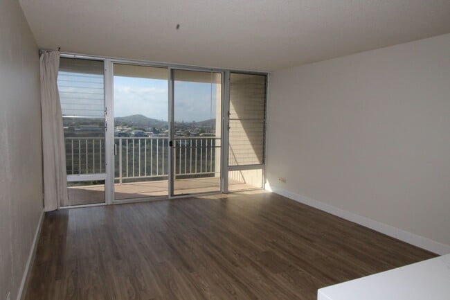 3 bedroom - 2 bath - with 2 PARKING STALLS! - 3 bedroom - 2 bath - with 2 PARKING STALLS! Apartment