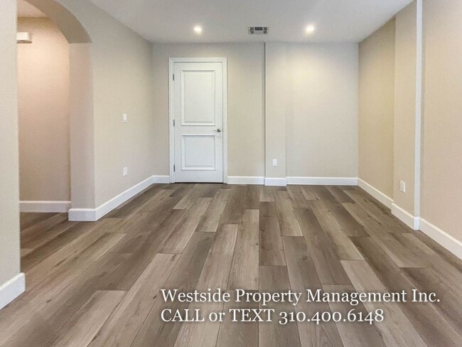 Building Photo - 3 br, 3.5 bath House - 10930 National Blvd...