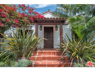 Foto del edificio - 9031 Rosewood Ave