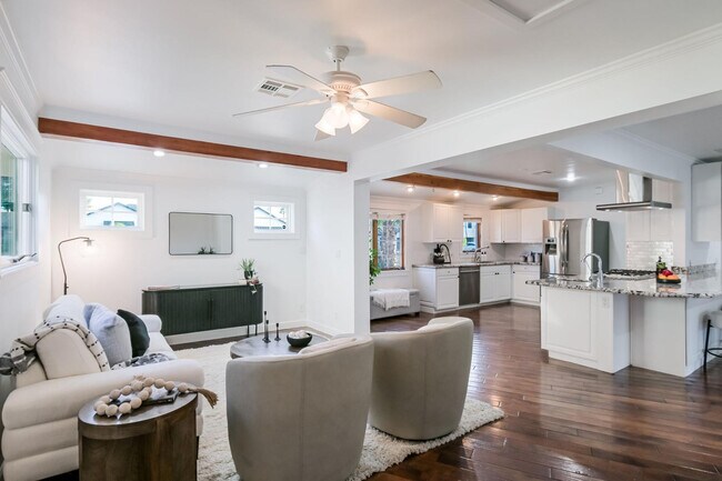 Foto del edificio - 5328 E Pinchot Ave