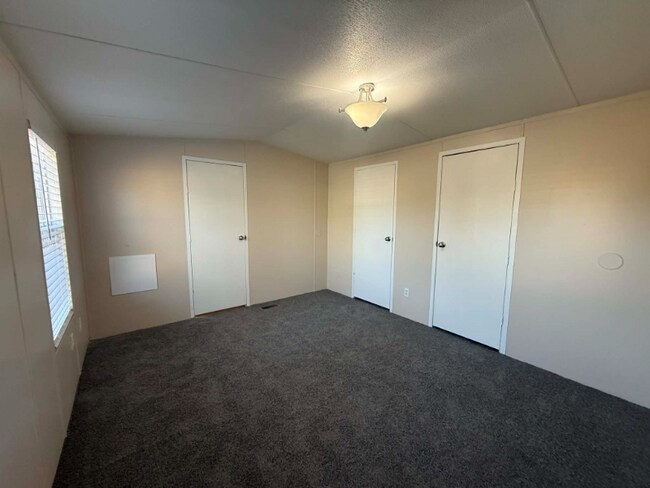 Foto del edificio - 1236 N Oaklane Rd