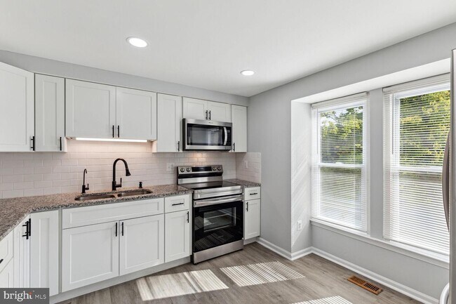 Foto del edificio - 9530 Glen Oaks Ln