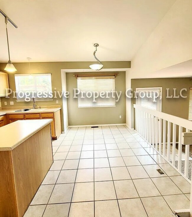 Building Photo - Beautiful 4-Bedroom Gem in the Heart of Br...