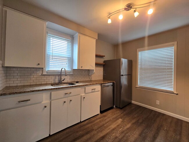 Building Photo - 203 S Wilson Ave